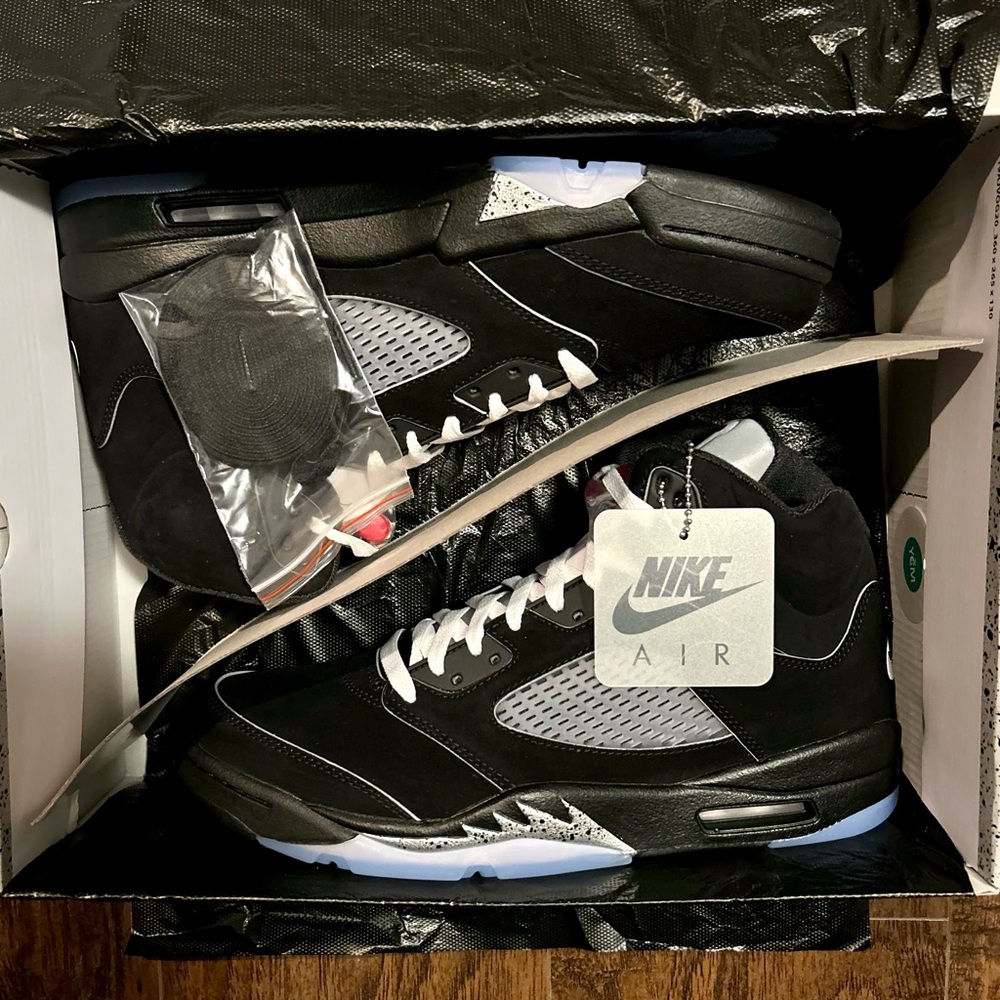 Brand New Jordan 5 Retro OG “Black Metallic Reimagined” (2025)